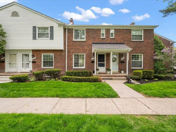 22959 Gary Ln, Saint Clair Shores, MI 48080
