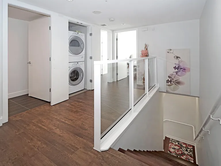 1045 Richards St — Photo 13