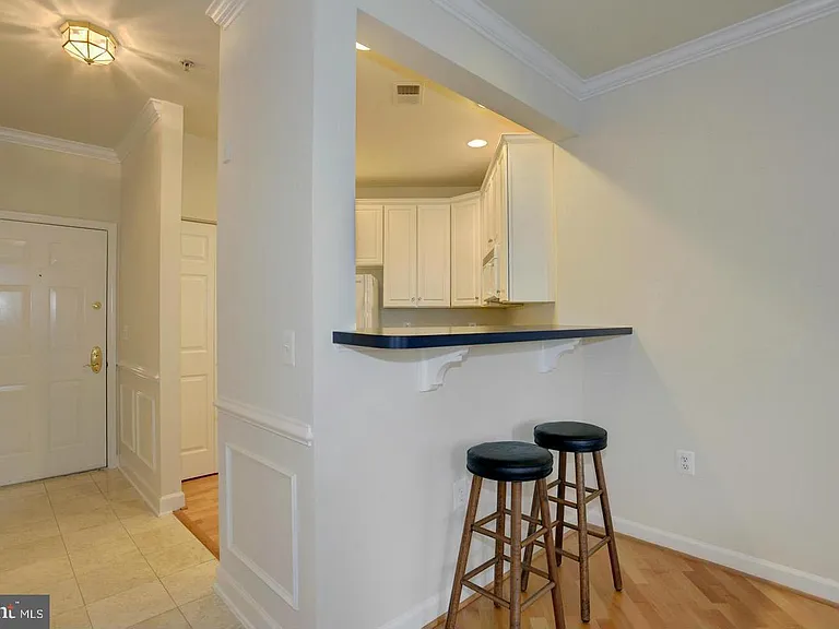1320 N Wayne St #307 — Photo 8