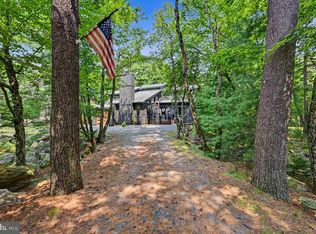 44 S Chestnut St, Lake Harmony, PA 18624