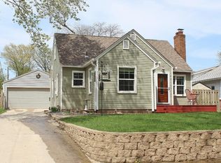 807 12th St, Ames, IA 50010