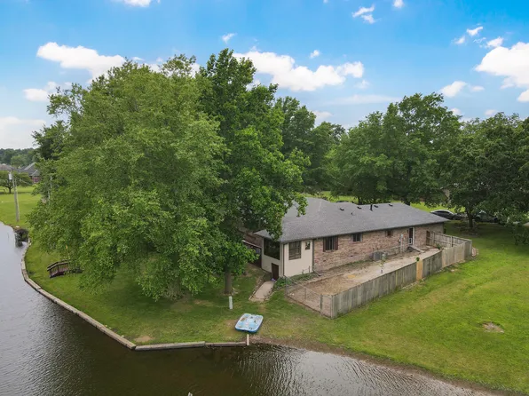 718 Lakeview Drive, Aurora, MO 65605