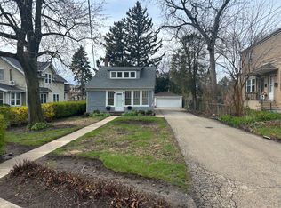 823 Deerfield Rd, Highland Park, IL 60035