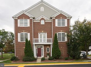 2471 Walnut Rocker Ln, Herndon, VA 20171