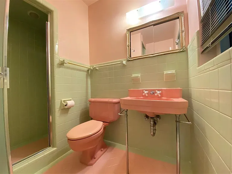 1049 Van Buren St — Photo 11