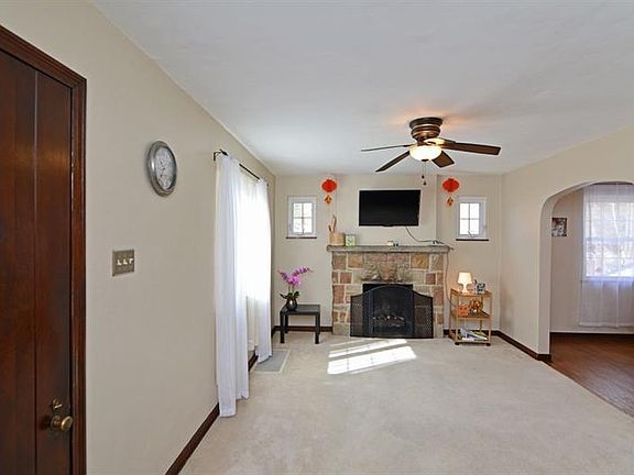 2nd image of 320 Orchard Dr