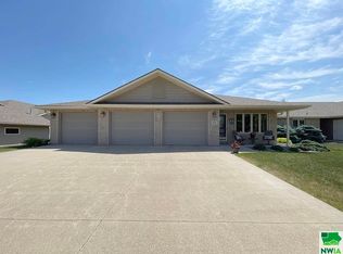 1372 7th Ave SE, Sioux Center, IA 51250