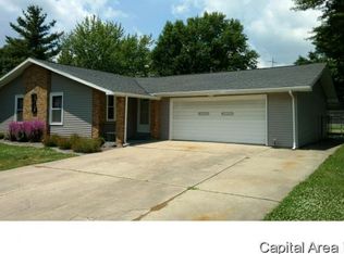 108 Leonard St, Farmersville, IL 62533