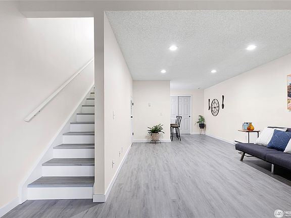3rd image of 13838 NE 60th St APT 165
