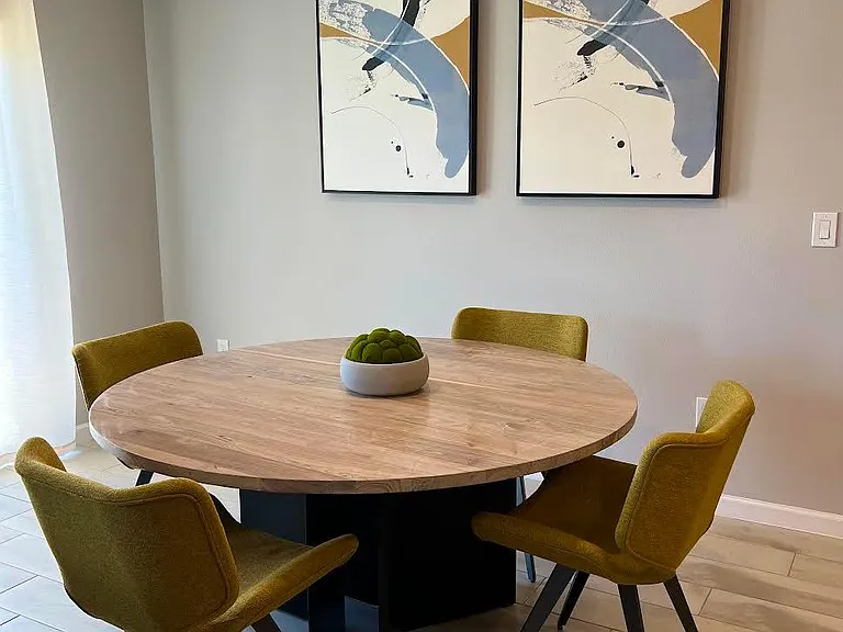 Kitchen dining area