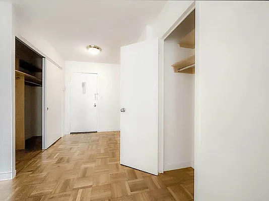 Rented by Manhattan Realty Group | media 4