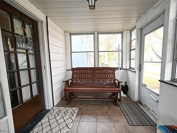 3rd image of 7798 Theota Ave