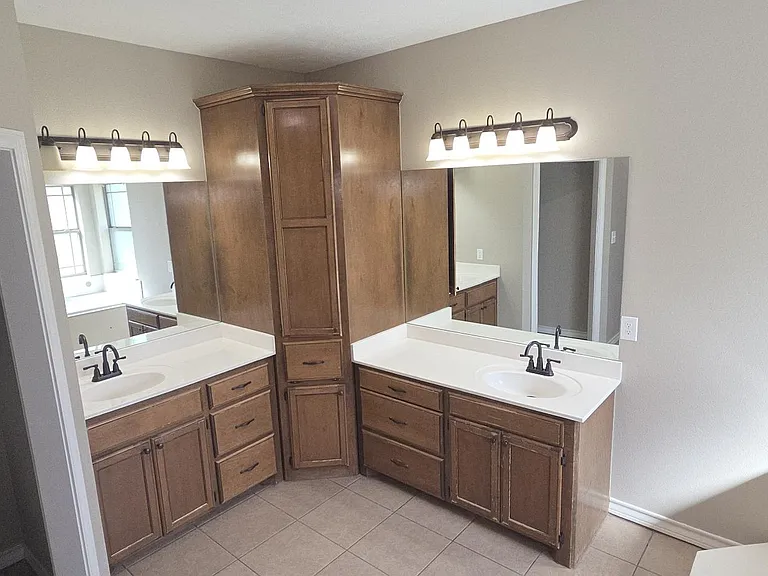3606 Sylvia Dr — Photo 7