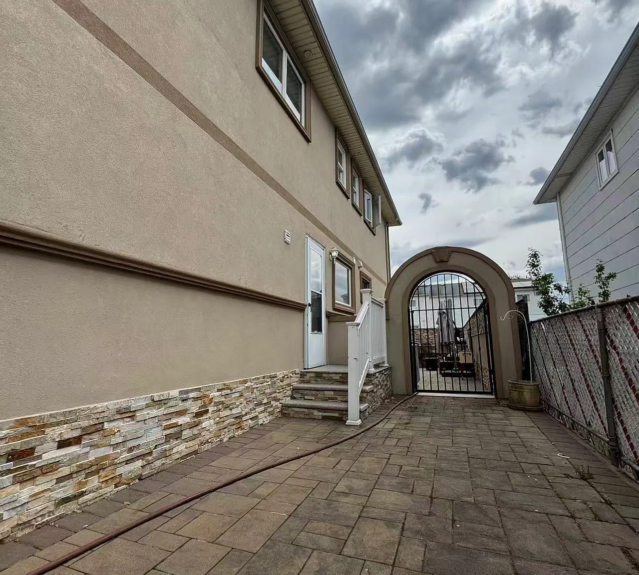 2 bed, $2,400 — Photo 3