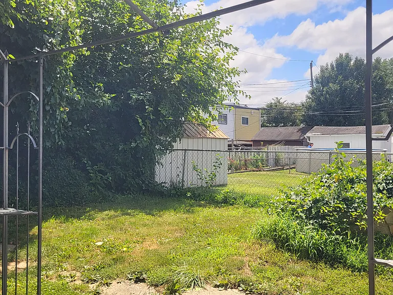 1011 Foster St — Photo 2