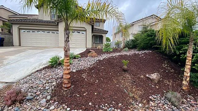 5 bed, 2328 sqft, $4,850 — Photo 2