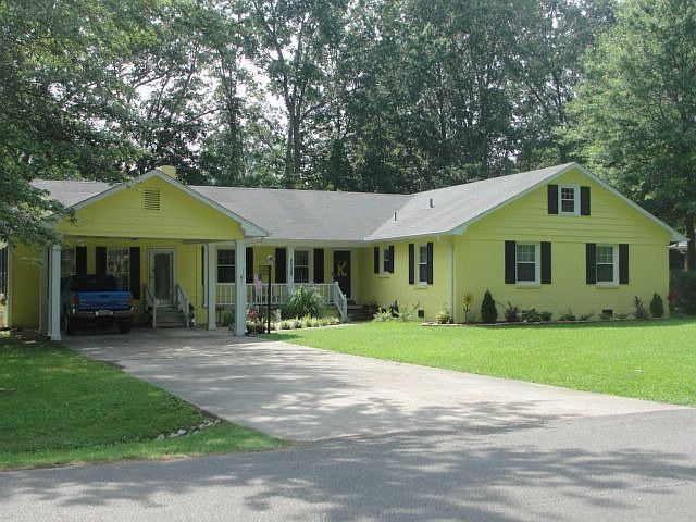 2nd image of 2129 N Hickory Rd
