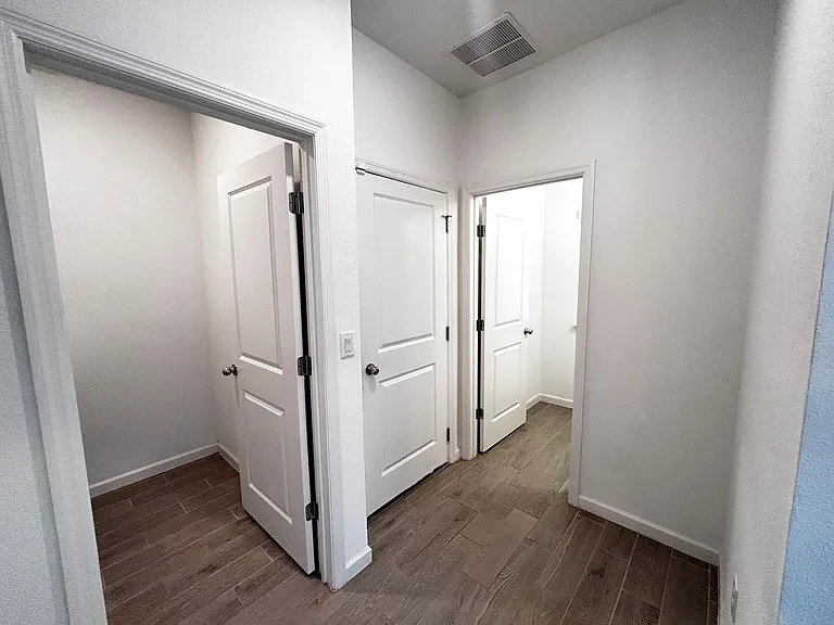 23 Lake Sinclair St — Photo 28