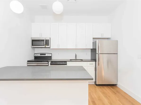 9 Grant Avenue image 2 of 11