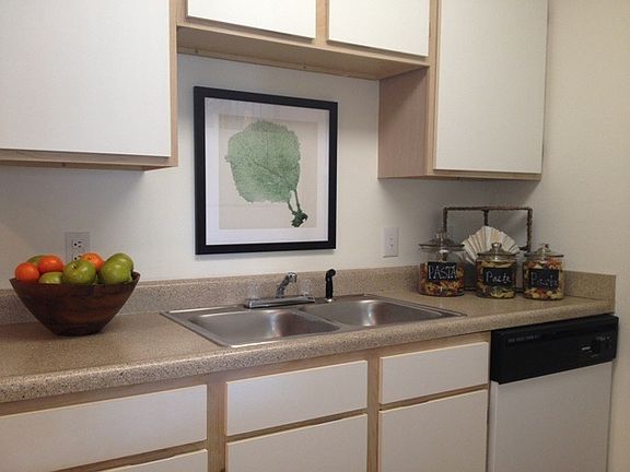 2nd image of 802 Saint Andrews Dr APT P