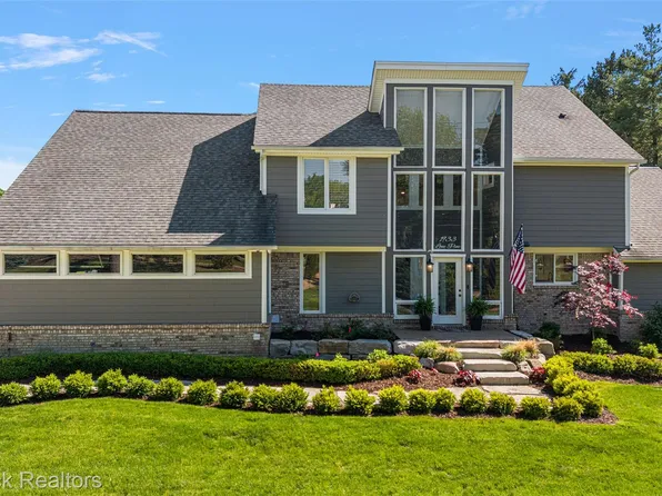 1933 Lone Pine Rd, Bloomfield Hills, MI 48302