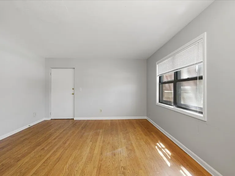 302 E 19th St #2A — Photo 6