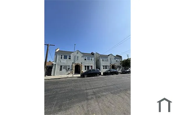 Building Photo - 813 W 43rd St #1