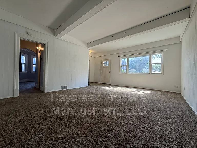1228 10th St N #4 — Photo 2