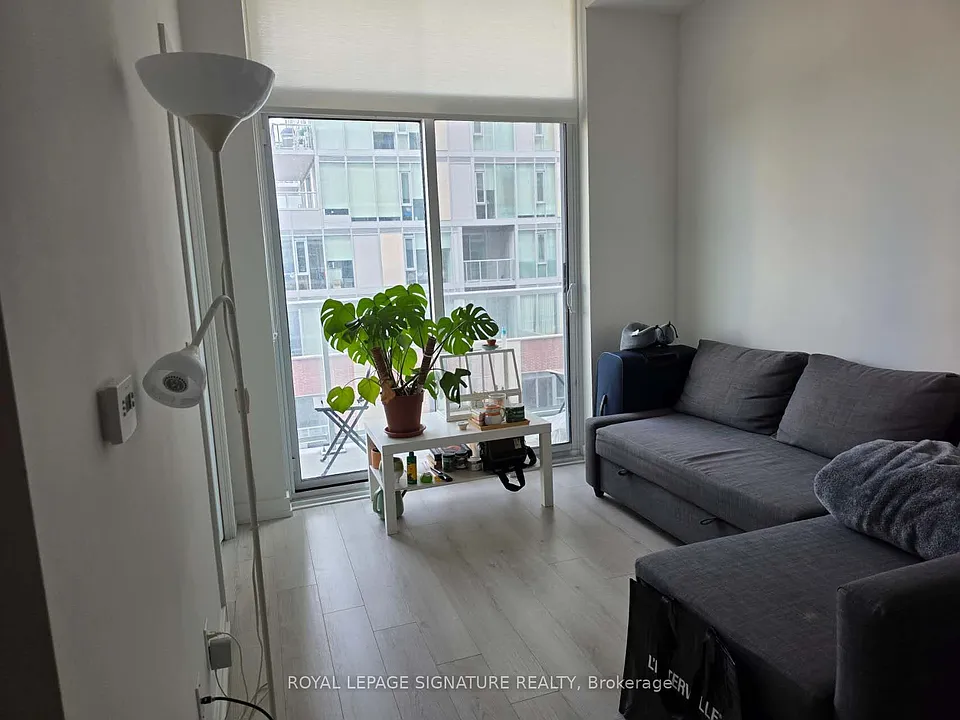 33 Helendale Ave #421