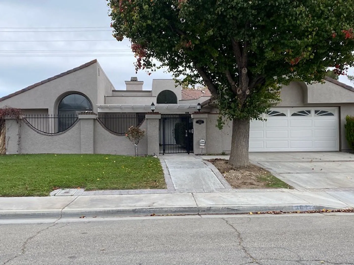 West Lancaster 3 bedroom and office — Photo 1