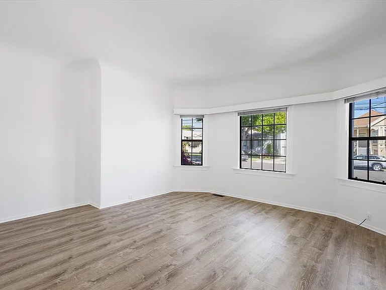 1087 Park Ave — Photo 6