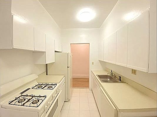 3rd image of 467 Central Park W Unit Penthouse C