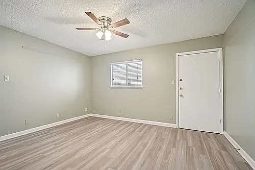 Carrells Apartments — Photo 7