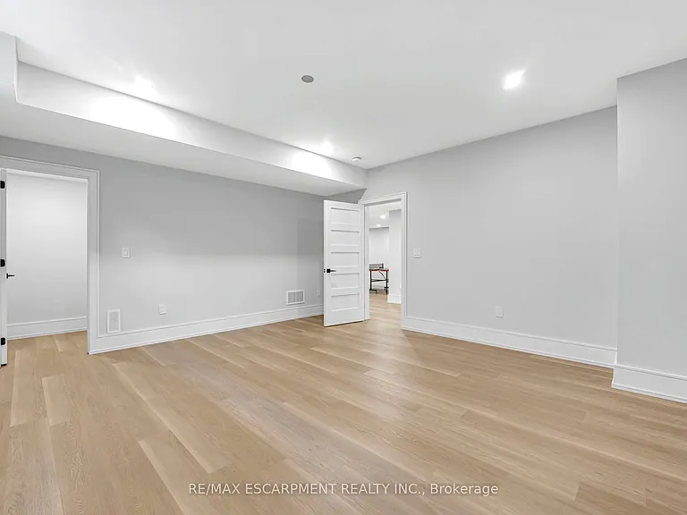 221 Morden Rd E — Photo 43
