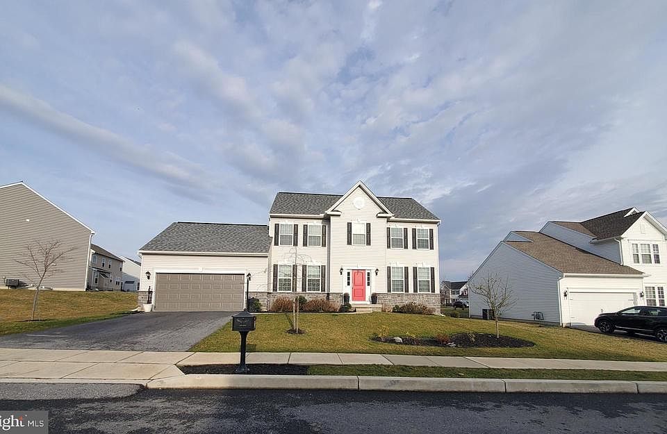 1st image of 23 Bethpage Dr
