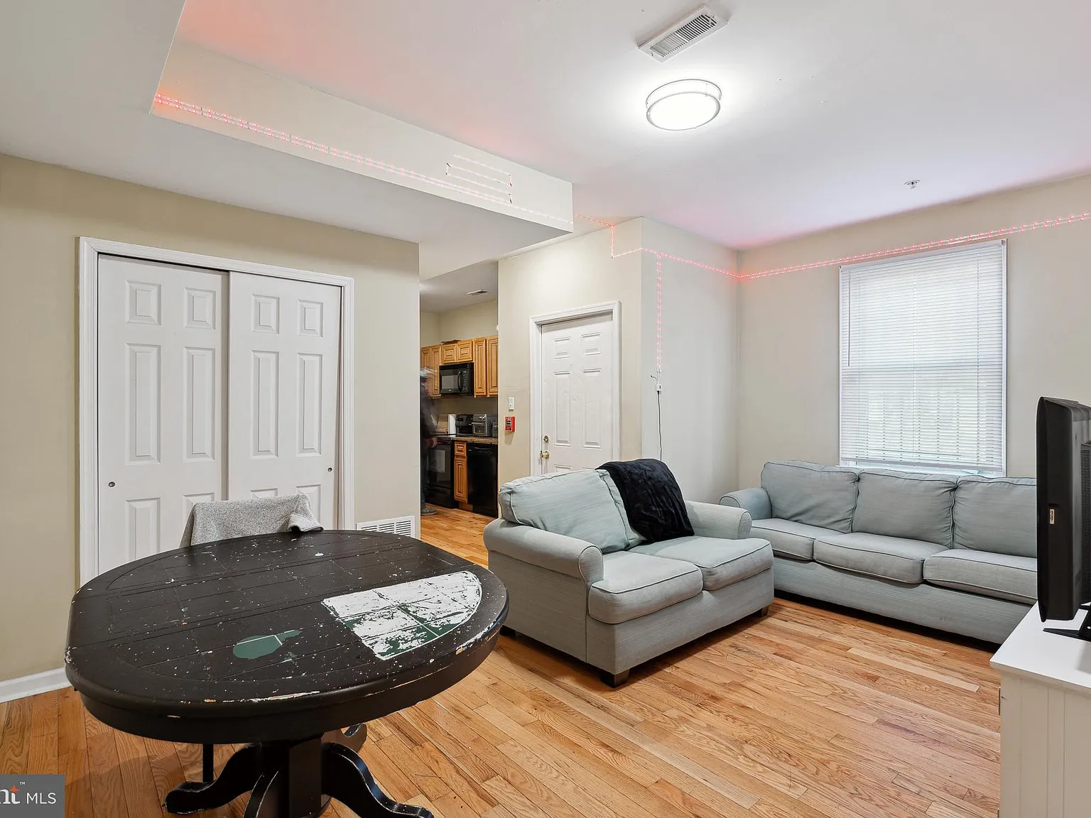 4 bed, 1700 sqft, $2,400 — Photo 3