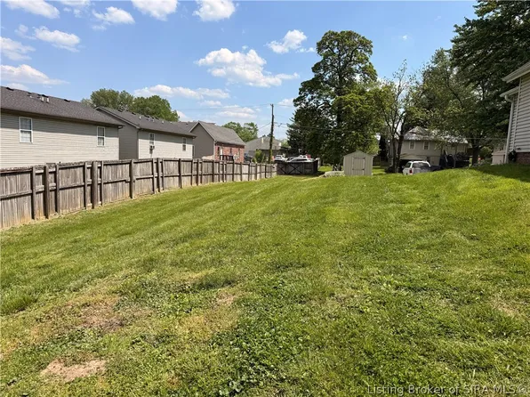  Oak Street, Sellersburg, IN 47172