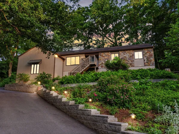 48 Locust Farm Dr, Thornton, PA 19373