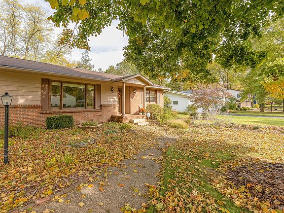 2nd image of 538 Manor Dr