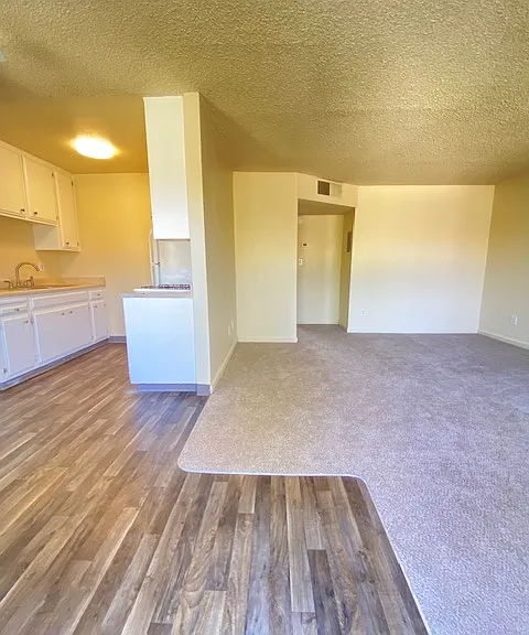 Lincoln Village Apartments — Photo 29