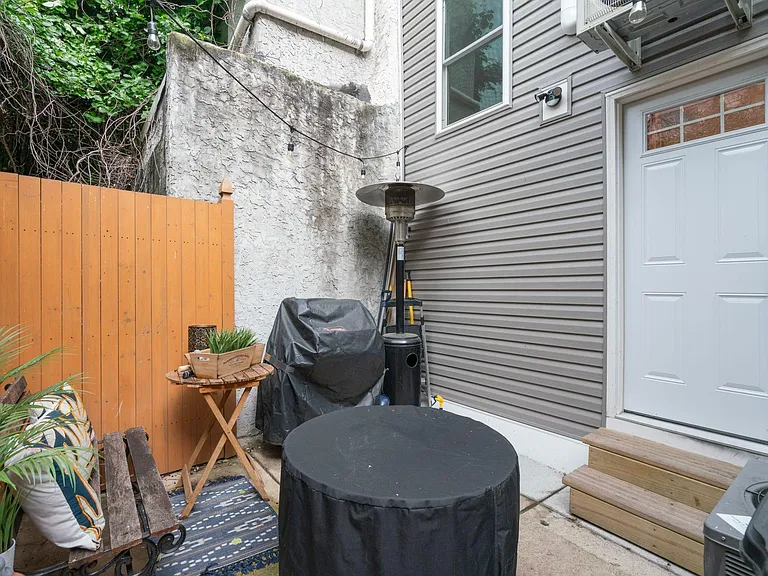 2357 Montrose St — Photo 29