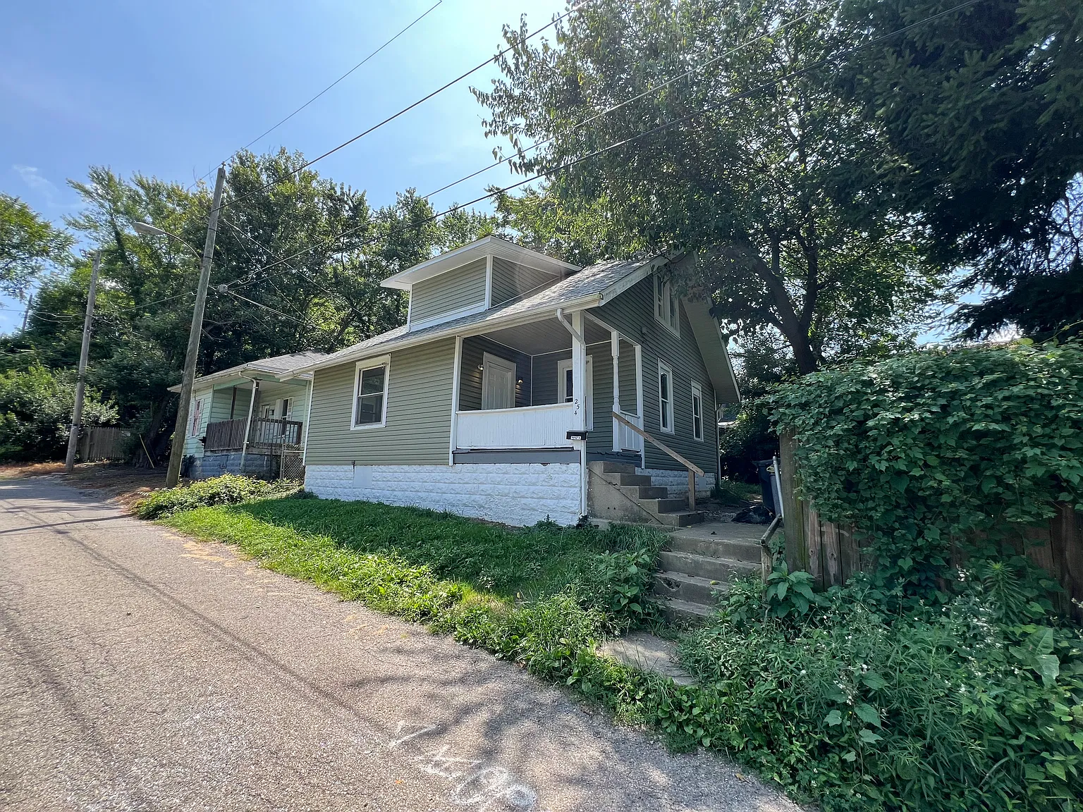 3 bed, $995 — Photo 2