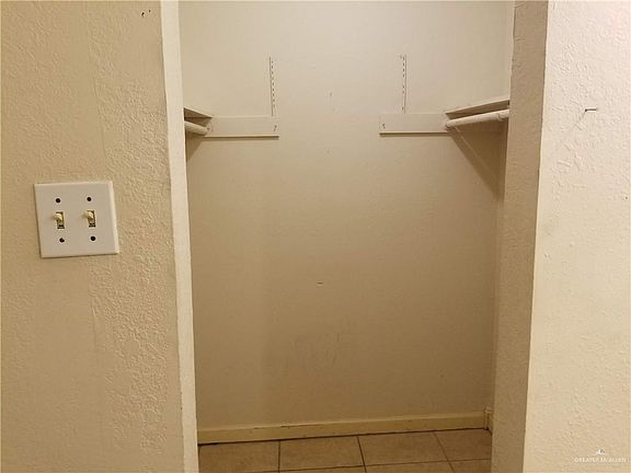 4th image of 2100 Iris Ave