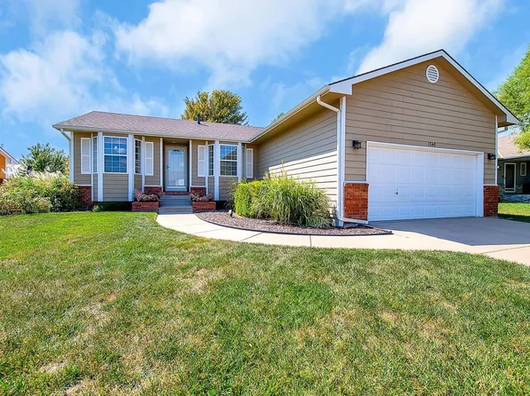 1348 E Village Estates Ct, Wichita, KS 67219