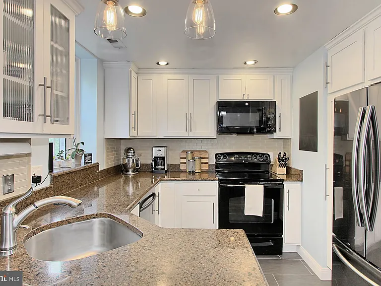 3043 S Columbus St #C1 — Photo 14