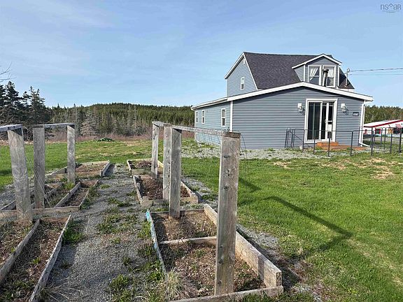 5th image of 1379 Salmon River Rd