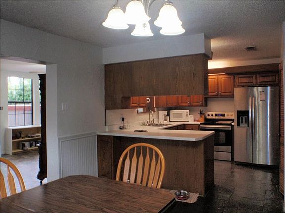 5th image of 907 Kiowa Dr E