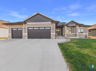 604 N Willow Creek Ave, Sioux Falls, SD 57110