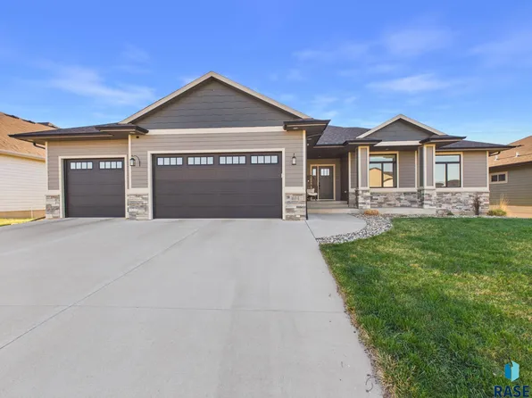 604 N Willow Creek Ave, Sioux Falls, SD 57110