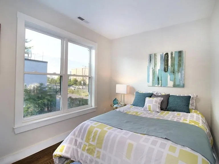 15 W Bellflower St #1 — Photo 13